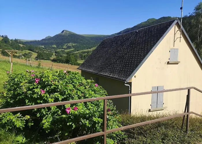 Gites Entre Salers Et Le Puy Mary Dans Le Cantal